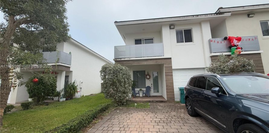 Townhouse in Miami, Florida 3 bedrooms, 157.38 sq.m. № 1983933
