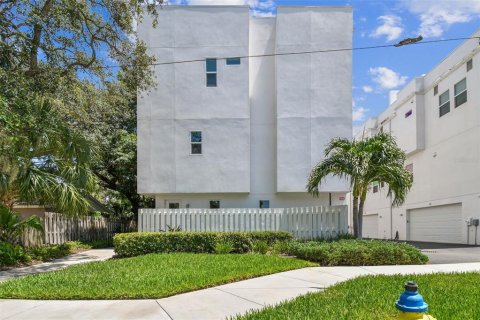 Touwnhouse à vendre à Tampa, Floride: 3 chambres, 231.98 m2 № 1798305 - photo 4