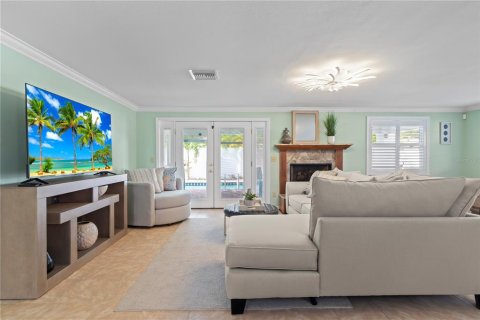 House in Seminole, Florida 3 bedrooms, 146.14 sq.m. № 2215031 - photo 15