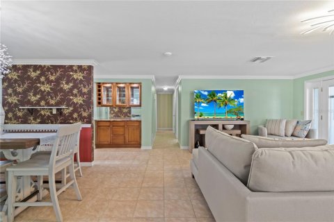 House in Seminole, Florida 3 bedrooms, 146.14 sq.m. № 2215031 - photo 16