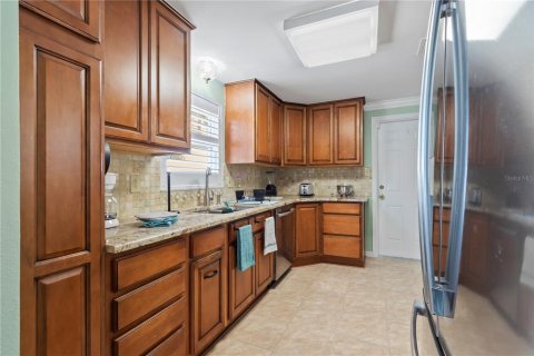 House in Seminole, Florida 3 bedrooms, 146.14 sq.m. № 2215031 - photo 8