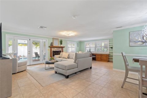 House in Seminole, Florida 3 bedrooms, 146.14 sq.m. № 2215031 - photo 5