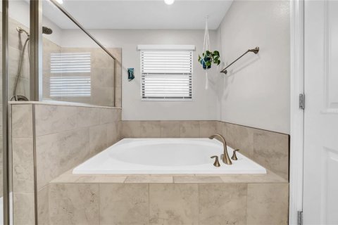House in BELMONT in Sun City Center, Florida 3 bedrooms, 183.76 sq.m. № 1912203 - photo 19