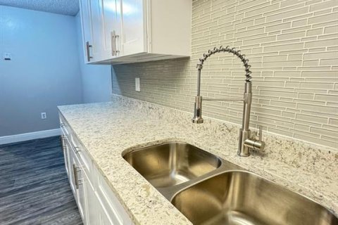Condo in Orlando, Florida, 2 bedrooms  № 1803437 - photo 20