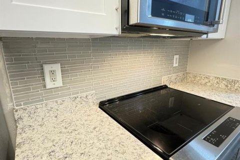 Condo in Orlando, Florida, 2 bedrooms  № 1803437 - photo 17