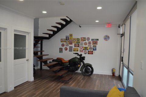 Immobilier commercial à vendre à Miami, Floride № 1997054 - photo 8