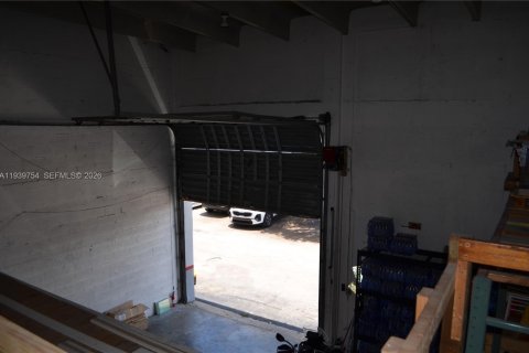 Immobilier commercial à vendre à Miami, Floride № 1997054 - photo 13