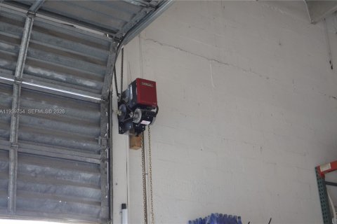 Immobilier commercial à vendre à Miami, Floride № 1997054 - photo 14