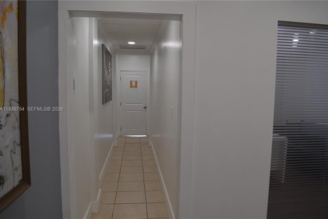 Immobilier commercial à vendre à Miami, Floride № 1997054 - photo 15