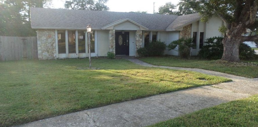 House in Longwood, Florida 4 bedrooms, 252.69 sq.m. № 2277108