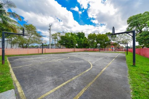 Condo in Hialeah, Florida, 2 bedrooms  № 1991446 - photo 27