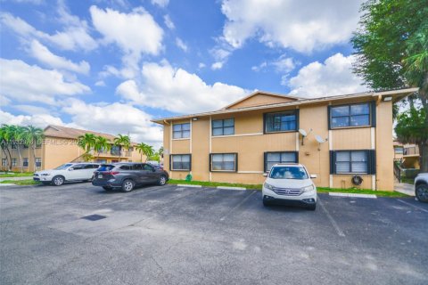 Condo in Hialeah, Florida, 2 bedrooms  № 1991446 - photo 23