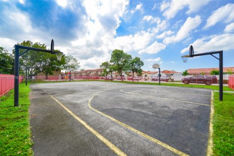 Condo in Hialeah, Florida, 2 bedrooms  № 1991446 - photo 28