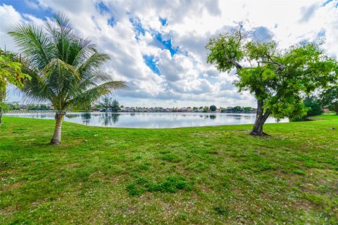 Condo in Hialeah, Florida, 2 bedrooms  № 1991446 - photo 24