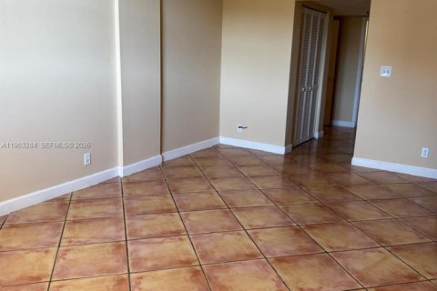 Copropriété à louer à Hallandale Beach, Floride: 2 chambres, 107.4 m2 № 2025779 - photo 13