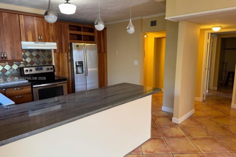 Copropriété à louer à Hallandale Beach, Floride: 2 chambres, 107.4 m2 № 2025779 - photo 2