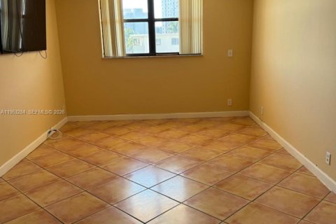 Copropriété à louer à Hallandale Beach, Floride: 2 chambres, 107.4 m2 № 2025779 - photo 12