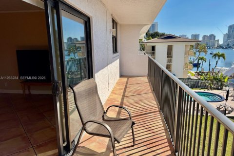 Copropriété à louer à Hallandale Beach, Floride: 2 chambres, 107.4 m2 № 2025779 - photo 10