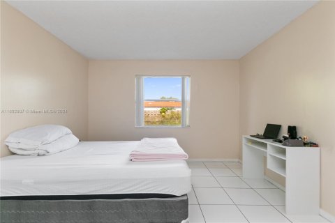 Commercial property in Coral Springs, Florida № 1861503 - photo 22