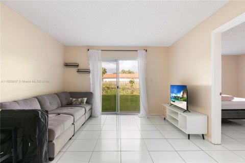Commercial property in Coral Springs, Florida № 1861503 - photo 18