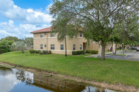 Commercial property in Coral Springs, Florida № 1861503 - photo 4