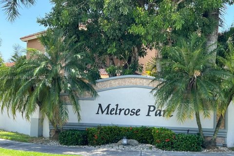 Adosado en Miami, Florida 3 dormitorios, 162.86 m2 № 1998583