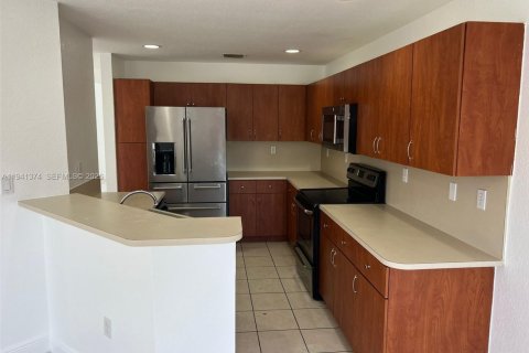 Adosado en alquiler en Miami, Florida, 3 dormitorios, 162.86 m2 № 1998583 - foto 8