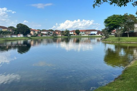 Adosado en alquiler en Miami, Florida, 3 dormitorios, 162.86 m2 № 1998583 - foto 16