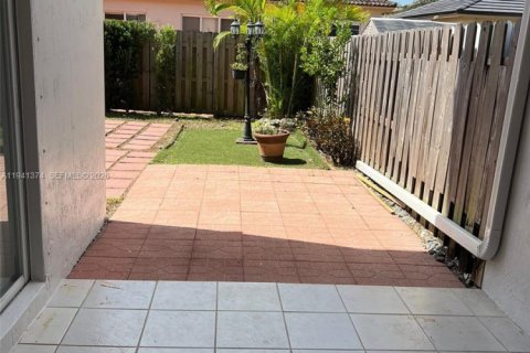 Adosado en alquiler en Miami, Florida, 3 dormitorios, 162.86 m2 № 1998583 - foto 4