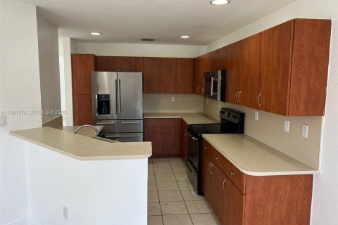 Adosado en alquiler en Miami, Florida, 3 dormitorios, 162.86 m2 № 1998583 - foto 30