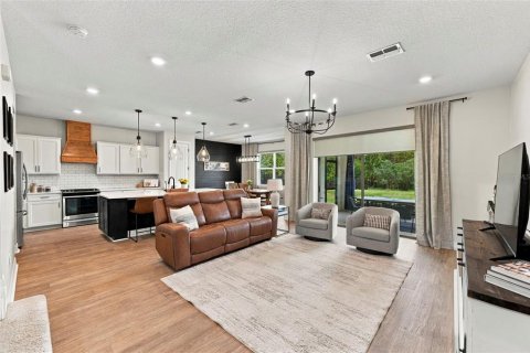 Casa en venta en Land O' Lakes, Florida, 5 dormitorios, 229.47 m2 № 2368927 - foto 3