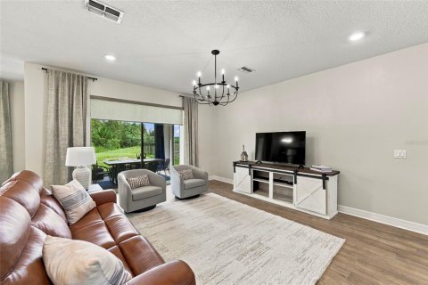 Casa en venta en Land O' Lakes, Florida, 5 dormitorios, 229.47 m2 № 2368927 - foto 5