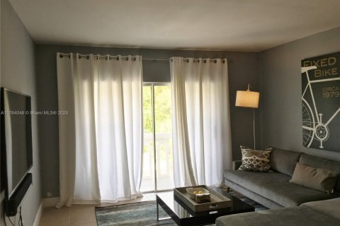Condo in Coral Gables, Florida, 1 bedroom  № 1698805 - photo 6