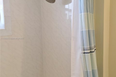 Condo in Coral Gables, Florida, 1 bedroom  № 1698805 - photo 20