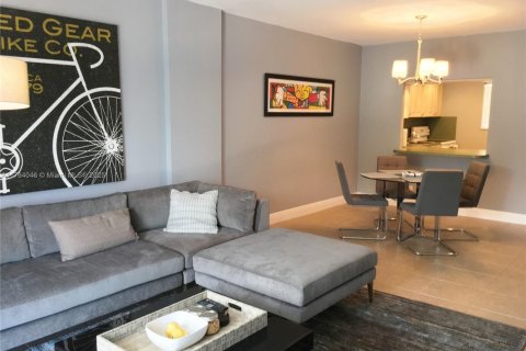 Condo in Coral Gables, Florida, 1 bedroom  № 1698805 - photo 4