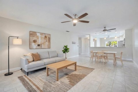 Duplex in New Smyrna Beach, Florida 2 bedrooms, 116.31 sq.m. № 2218878 - photo 6