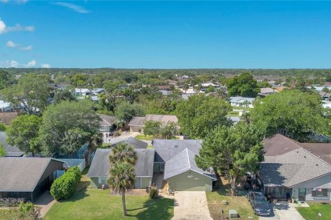 Duplex in New Smyrna Beach, Florida 2 bedrooms, 116.31 sq.m. № 2218878 - photo 2