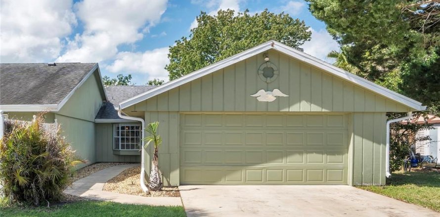 Duplex in New Smyrna Beach, Florida 2 bedrooms, 116.31 sq.m. № 2218878