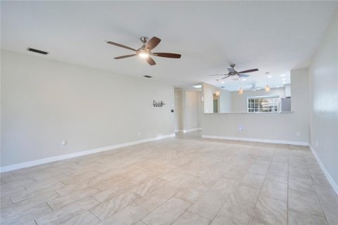 Duplex in New Smyrna Beach, Florida 2 bedrooms, 116.31 sq.m. № 2218878 - photo 7