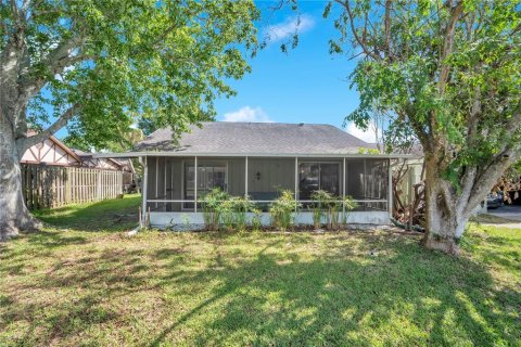 Duplex in New Smyrna Beach, Florida 2 bedrooms, 116.31 sq.m. № 2218878 - photo 28