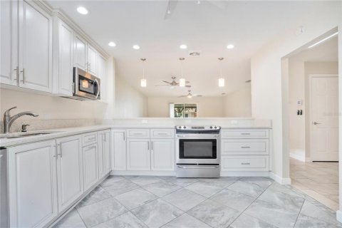 Duplex in New Smyrna Beach, Florida 2 bedrooms, 116.31 sq.m. № 2218878 - photo 13