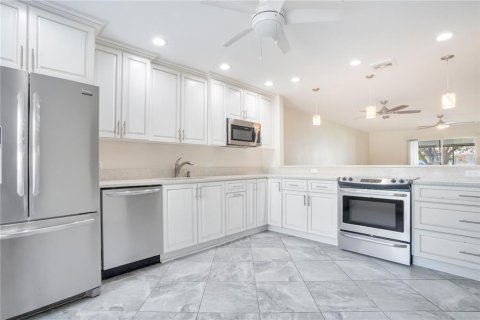 Duplex in New Smyrna Beach, Florida 2 bedrooms, 116.31 sq.m. № 2218878 - photo 12