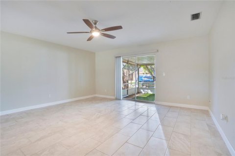 Duplex in New Smyrna Beach, Florida 2 bedrooms, 116.31 sq.m. № 2218878 - photo 5