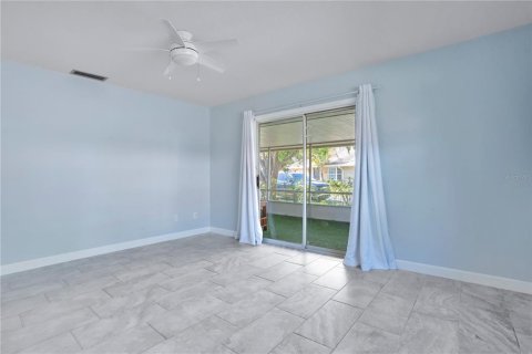 Duplex in New Smyrna Beach, Florida 2 bedrooms, 116.31 sq.m. № 2218878 - photo 16