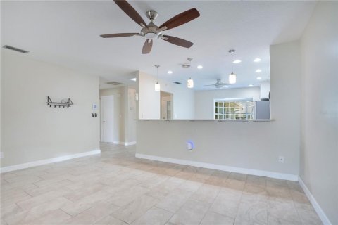 Duplex in New Smyrna Beach, Florida 2 bedrooms, 116.31 sq.m. № 2218878 - photo 8