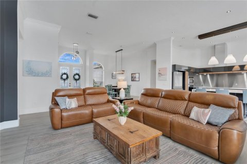 House in Oviedo, Florida 5 bedrooms, 290.6 sq.m. № 1598407 - photo 6