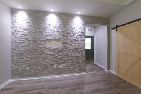 Villa ou maison à louer à Kissimmee, Floride: 3 chambres, 144.37 m2 № 2383914 - photo 2