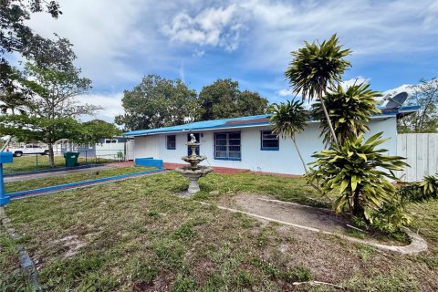 Villa ou maison à vendre à Miami Gardens, Floride: 4 chambres, 149.39 m2 № 2047980 - photo 4