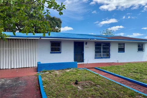 Villa ou maison à vendre à Miami Gardens, Floride: 4 chambres, 149.39 m2 № 2047980 - photo 2