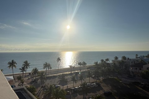 Condominio en alquiler en Hollywood, Florida, 1 dormitorio, 75.44 m2 № 1963622 - foto 23